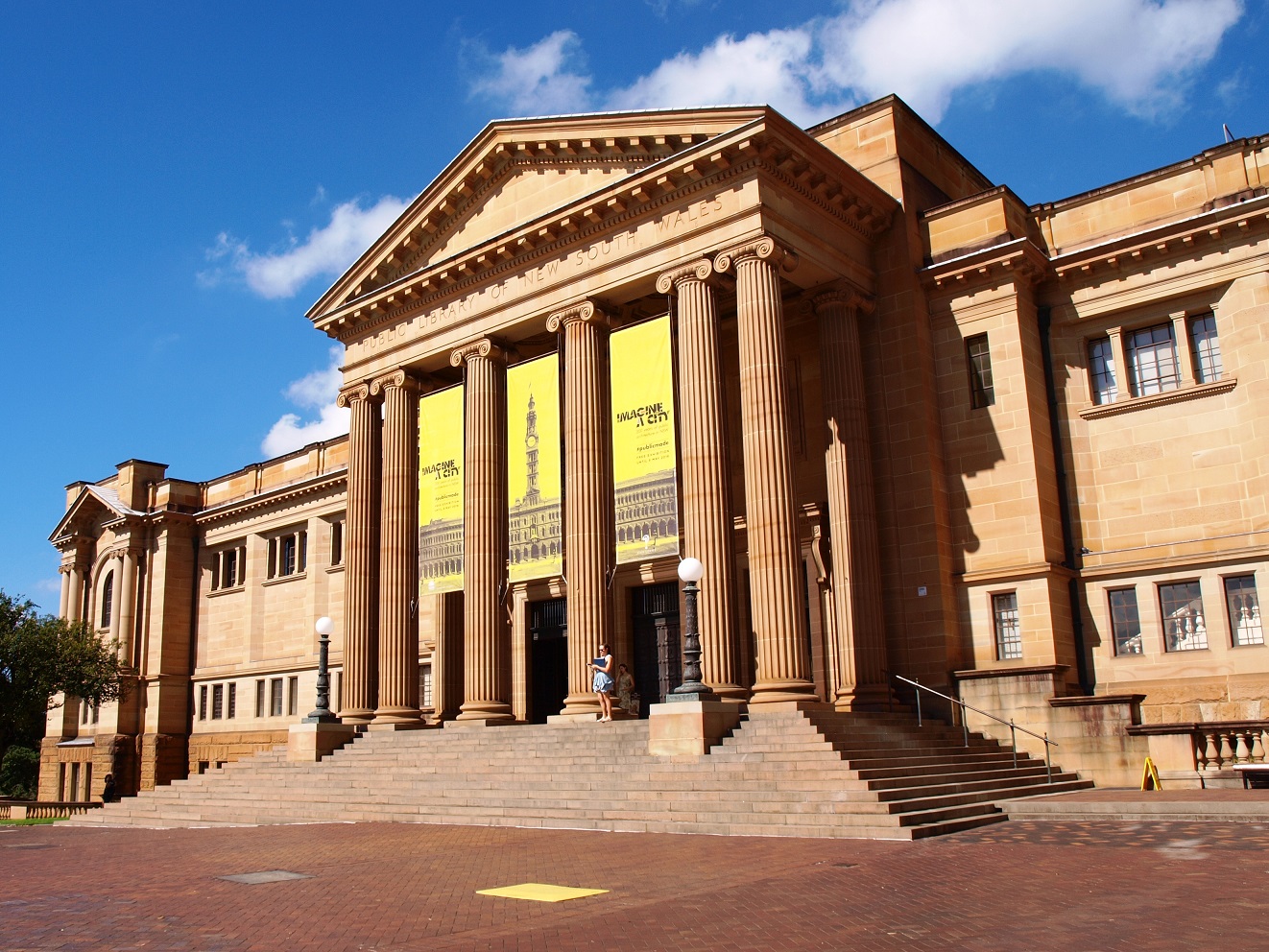 Exterior da Biblioteca Estadual de Nova Gales do Sul.