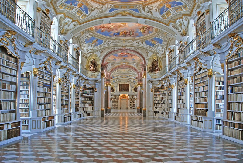 Interior da Biblioteca do Monastério Beneditino de Admont. Imagem ilustrativa texto bibliotecas mais bonitas do mundo.