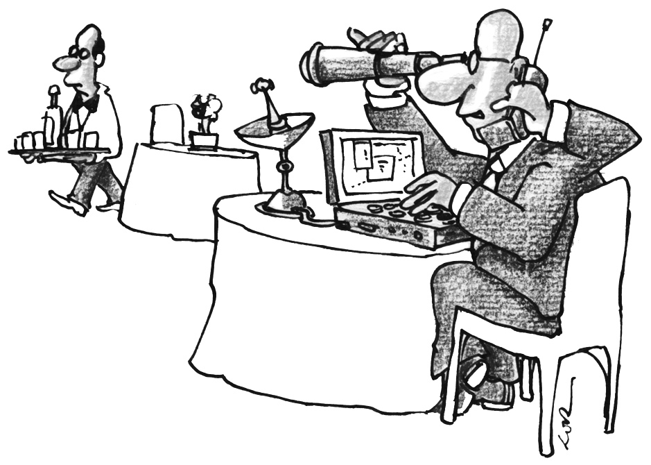 Homem sentado à mesa com mala aberta, olhando garçom pela luneta. Manual de sobrevivência em recepções e coquetéis com bufê escasso, página 35. Imagem ilustrativa texto cartum.