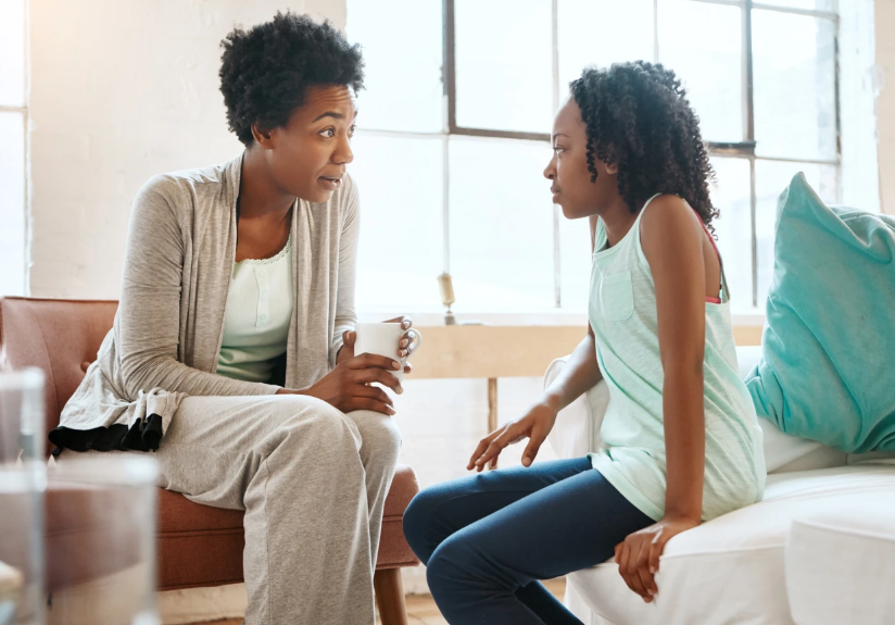 Mulher e menina conversando. imagem ilustrativa texto saúde mental infantil.